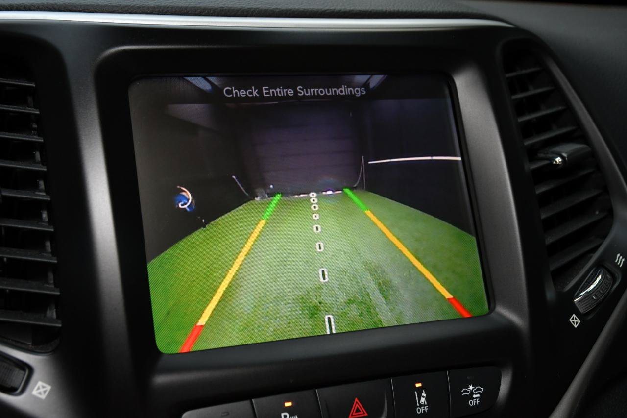 Used 2016 Jeep Cherokee Limited AWD/4WD image 46