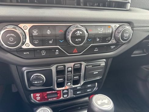 Used 2024 Jeep Wrangler Unlimited Rubicon w/ Convenience Group AWD/4WD image 22