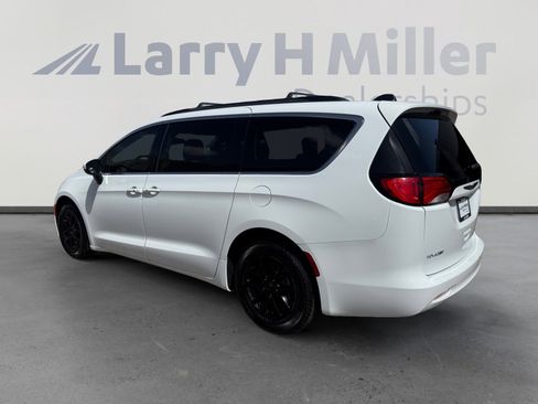Used 2021 Chrysler Voyager Lxi FWD image 3