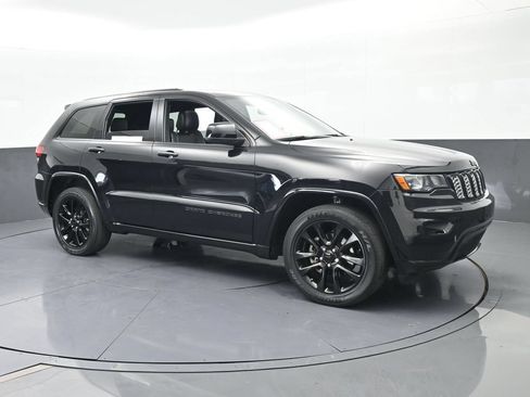 Used 2020 Jeep Grand Cherokee Altitude RWD image 8