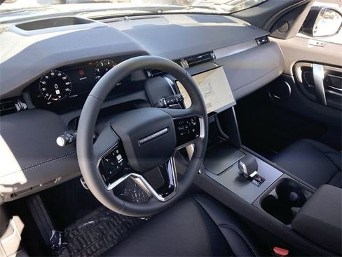 Used 2025 Land Rover Discovery Sport Dynamic SE image 4
