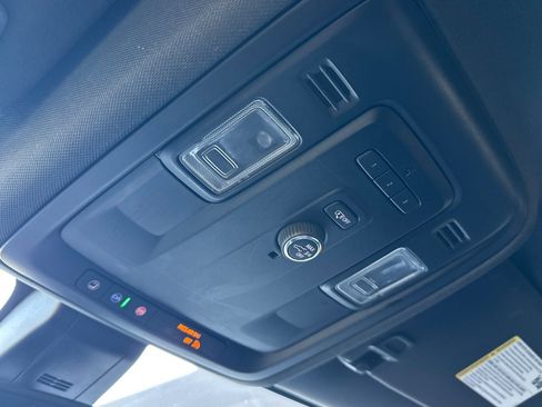 Used 2021 GMC Yukon SLT image 26