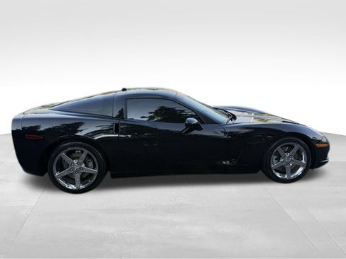 Used 2005 Chevrolet Corvette Coupe w/ Preferred Equipment Group RWD image 6