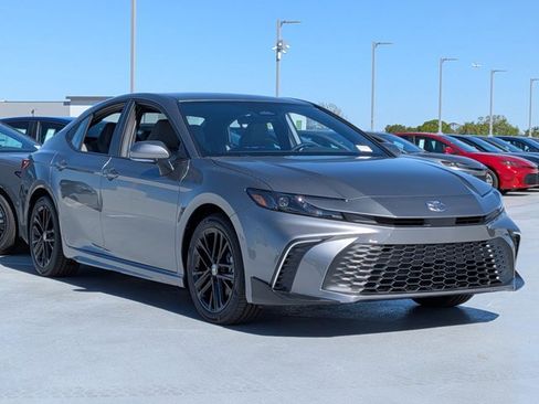 New 2026 Toyota Camry SE image 7