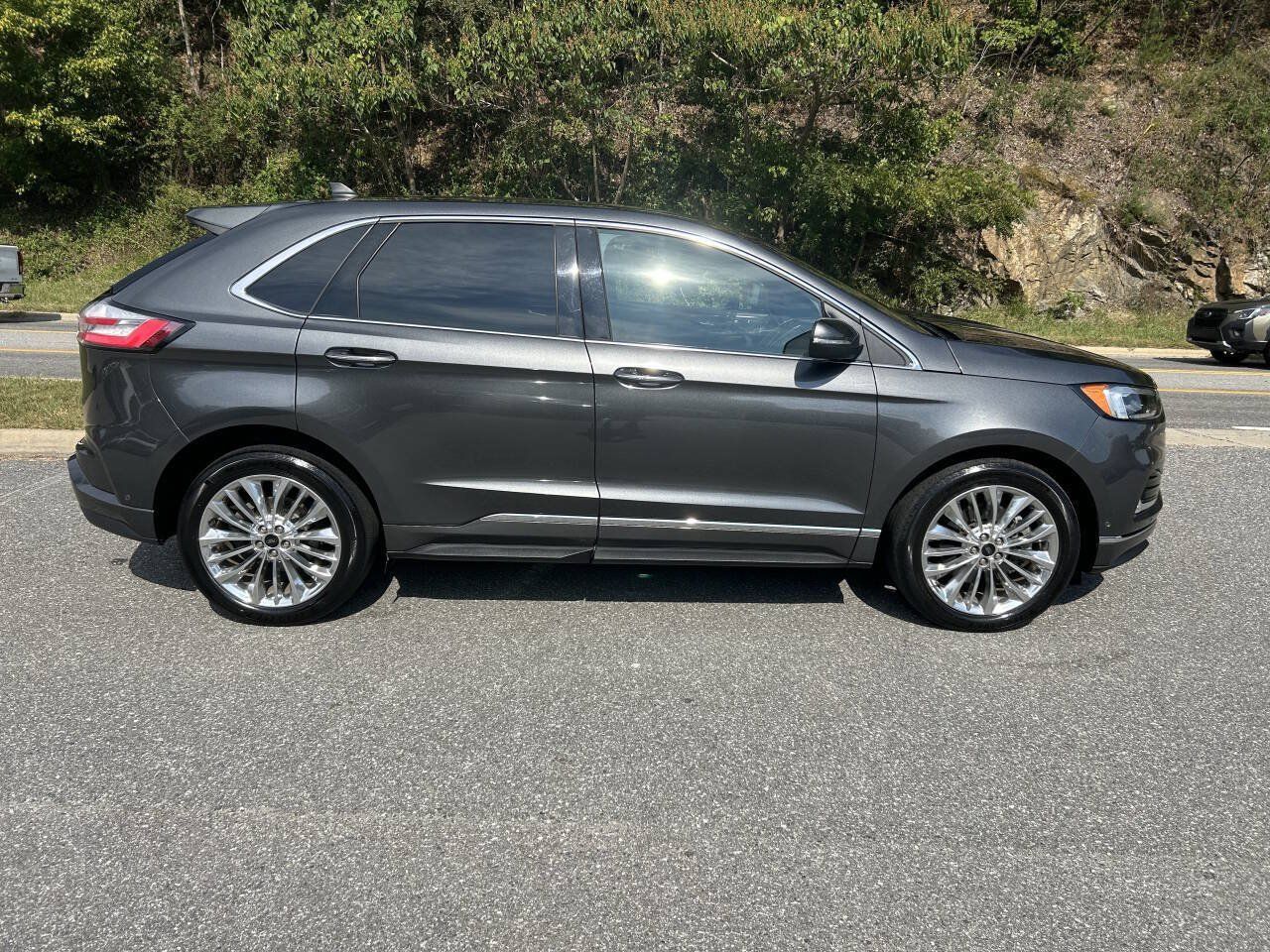Used 2020 Ford Edge Titanium w/ Equipment Group 301A AWD/4WD image 9