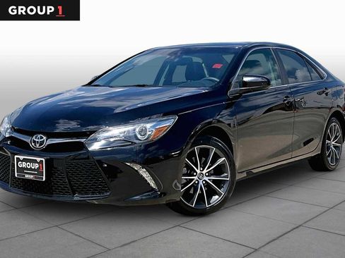 Used 2017 Toyota Camry XSE w/ Moonroof Package FWD image 1