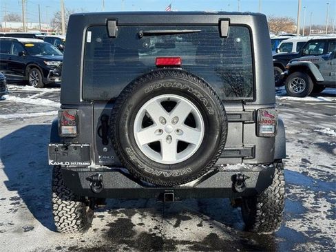 Used 2018 Jeep Wrangler Sport S image 4