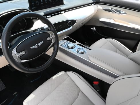 Used 2022 Genesis GV70 2.5T w/ Advanced Package AWD/4WD image 14