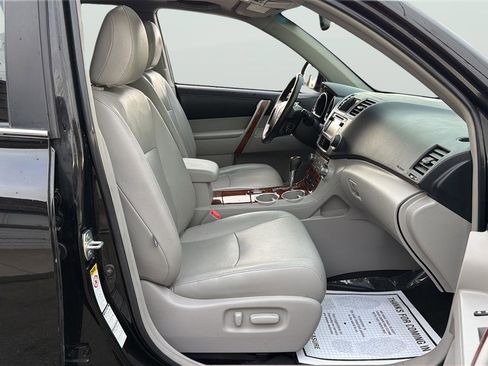 Used 2013 Toyota Highlander Limited AWD/4WD image 13