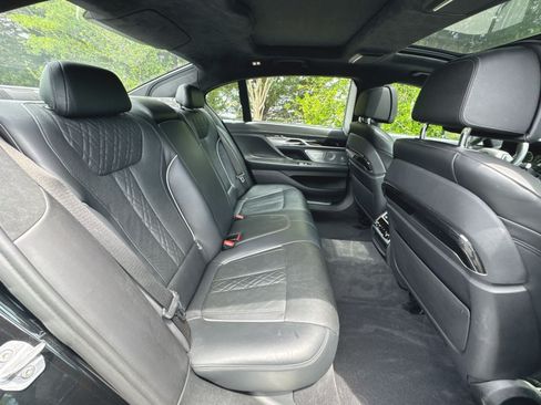 Used 2019 BMW 750i xDrive w/ Executive Package AWD/4WD image 32