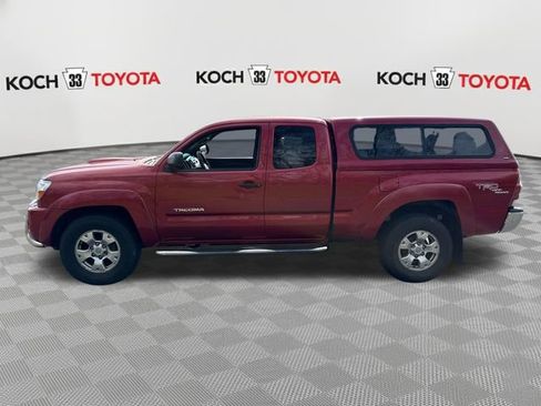 Used 2011 Toyota Tacoma 4x4 Access Cab V6 w/ TRD Off-Road Pkg image 4
