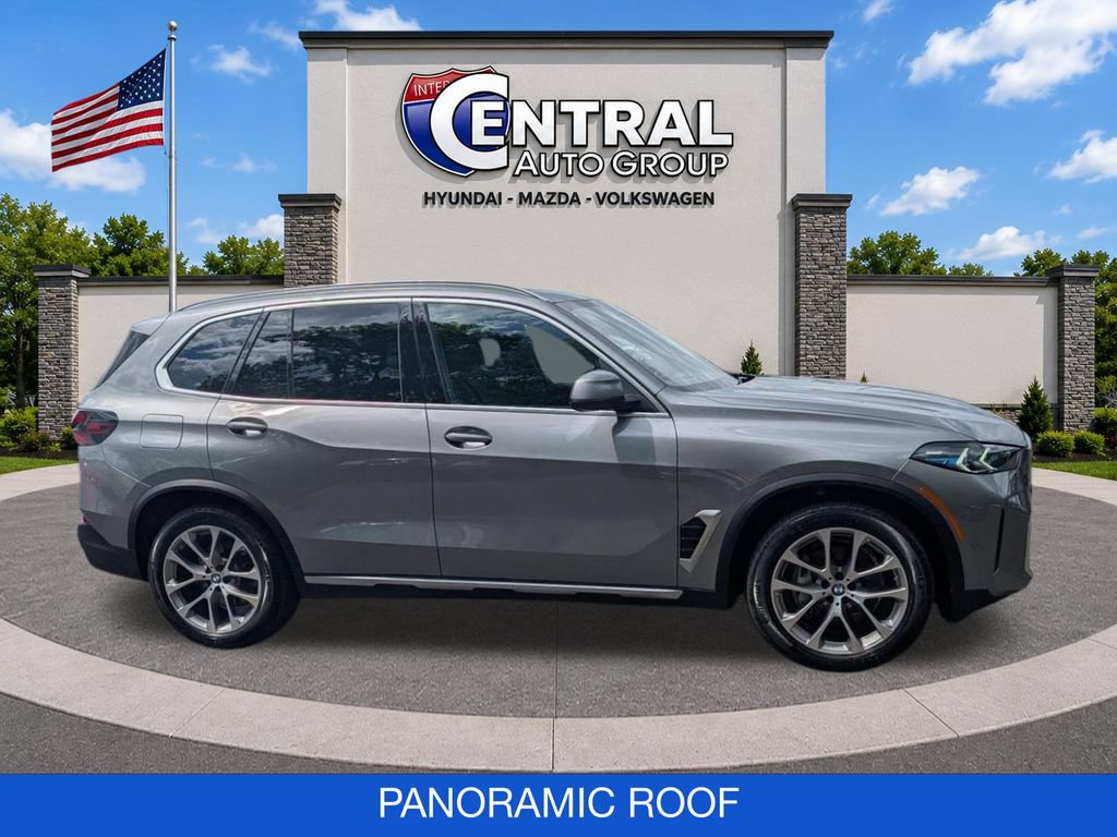 Used 2025 BMW X5 xDrive40i w/ Premium Package AWD/4WD image 9