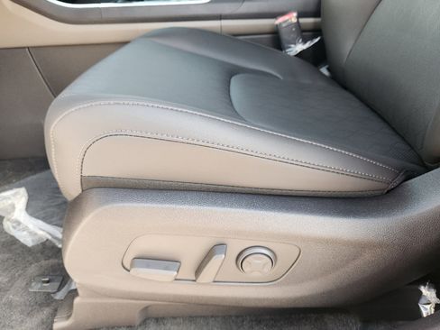 New 2026 Kia Carnival EX image 17