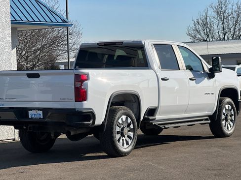 Used 2024 Chevrolet Silverado 2500 Custom w/ Custom Value Package image 3