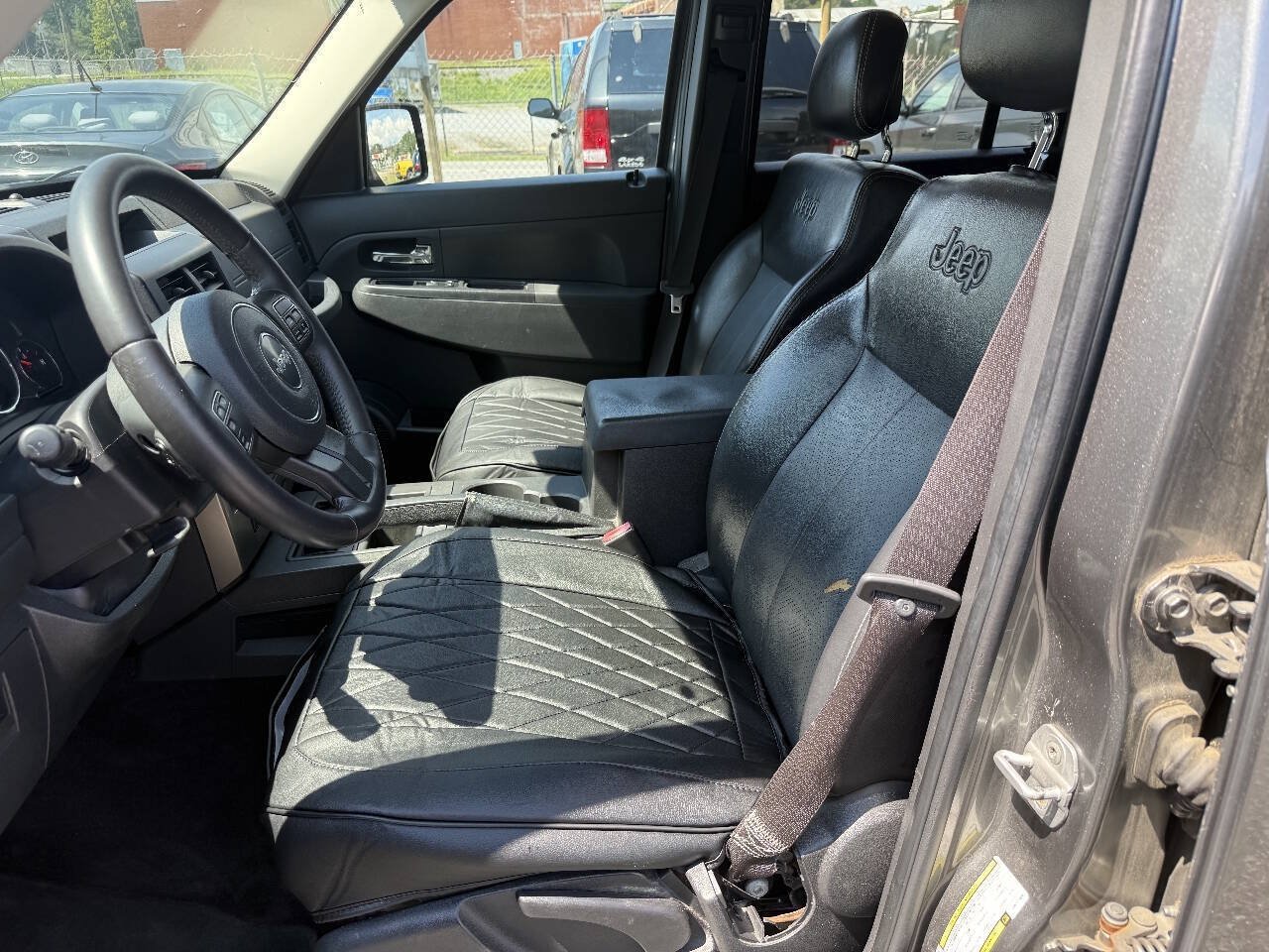 Used 2012 Jeep Liberty Sport AWD/4WD image 20