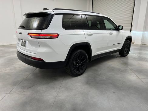 Used 2024 Jeep Grand Cherokee L Laredo image 7