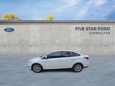 Used 2017 Ford Focus SE FWD image 5