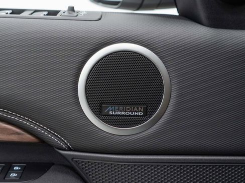 Used 2024 Land Rover Discovery Dynamic SE image 21