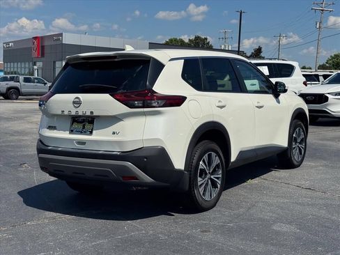 Certified 2023 Nissan Rogue SV FWD image 3