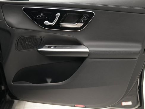 Used 2024 Mercedes-Benz GLC 300 4MATIC image 37