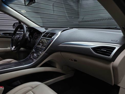 Used 2018 Lincoln MKZ Premiere FWD image 13
