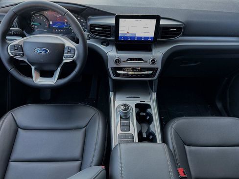 New 2024 Ford Explorer XLT w/ Equipment Group 202A image 10