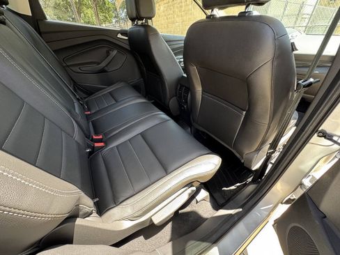 Used 2015 Ford Escape Titanium FWD image 32