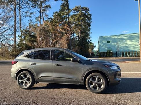 Used 2025 Ford Escape ST-Line image 2