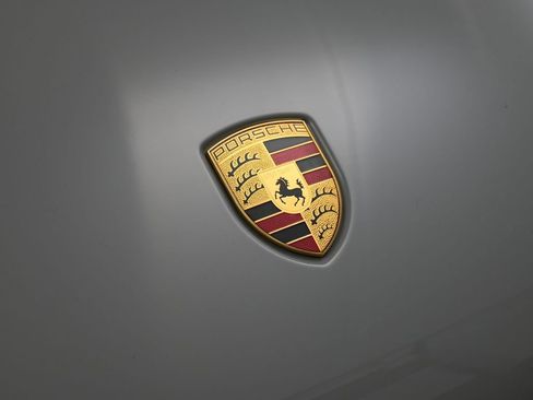 Certified 2025 Porsche Macan image 13