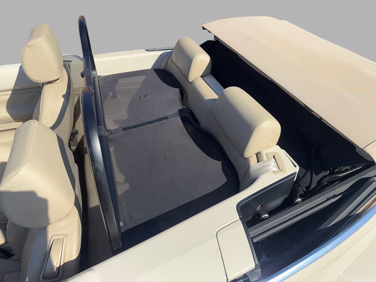 Used 2010 Volkswagen Beetle Convertible FWD image 12