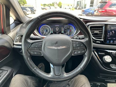Used 2019 Chrysler Pacifica Touring-L FWD image 27
