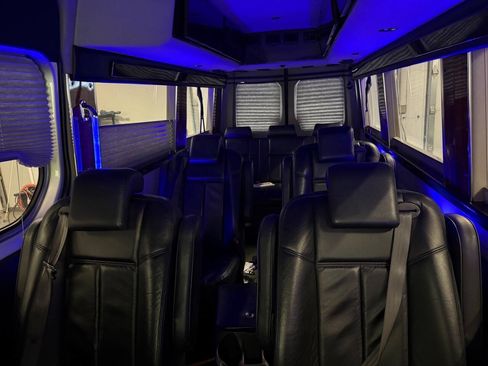 Used 2009 Dodge Sprinter 2500 RWD image 10