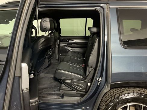 Used 2023 Jeep Wagoneer Series III w/ Preferred Equipment Group image 33