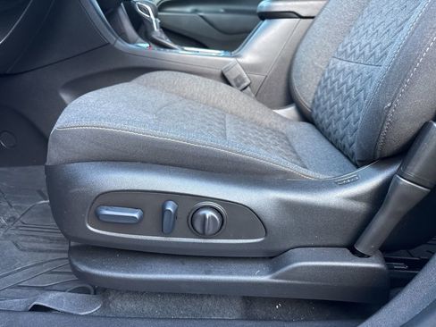 Used 2023 Chevrolet Equinox LT image 20