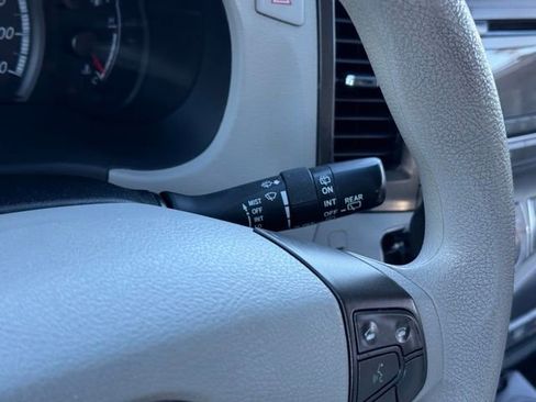 Used 2013 Toyota Sienna LE w/ Towing Pkg image 27