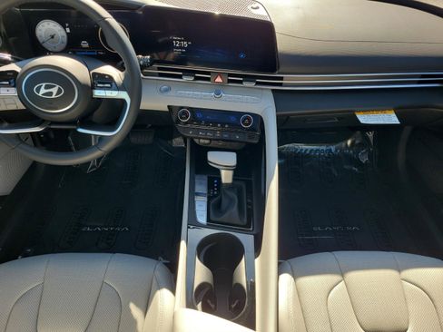 New 2026 Hyundai Elantra Limited image 17