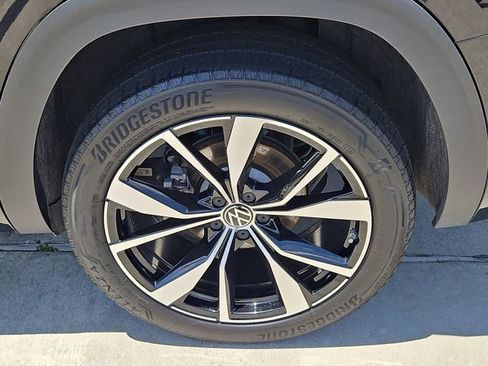 Used 2024 Volkswagen Atlas SEL Premium R-Line AWD/4WD image 8