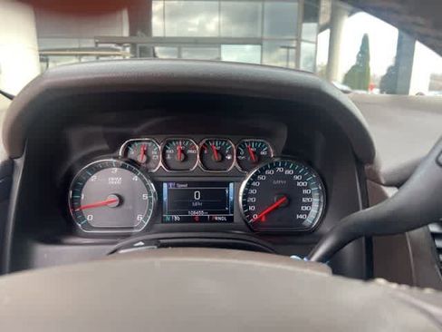 Used 2020 Chevrolet Suburban LT image 2