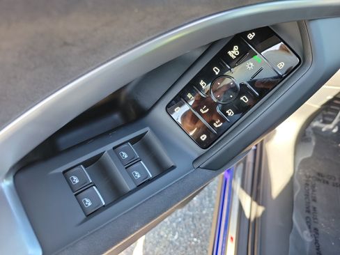 New 2025 Audi SQ5 Prestige image 17