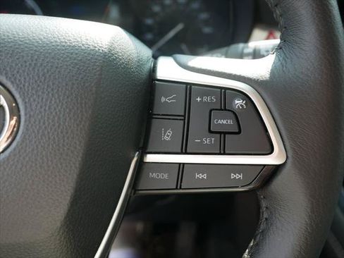 Certified 2026 Toyota Sienna XLE FWD image 25