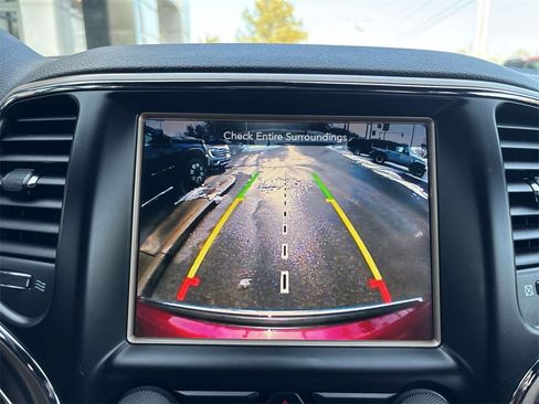 Used 2017 Jeep Grand Cherokee Limited image 22