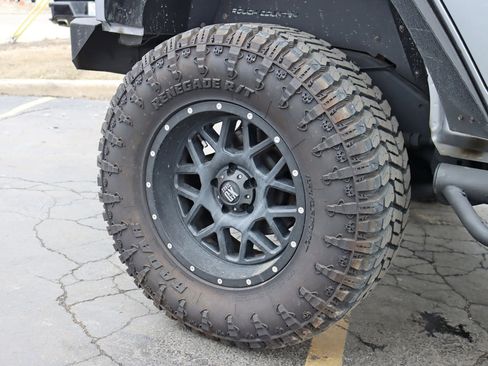 Used 2016 Jeep Wrangler Unlimited Sport w/ Connectivity Group AWD/4WD image 6