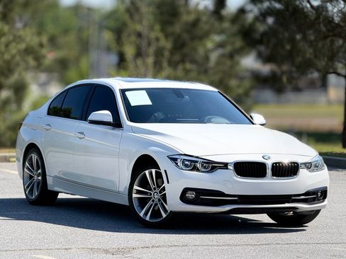Used 2018 BMW 330i xDrive Sedan w/ Convenience Package AWD/4WD image 13