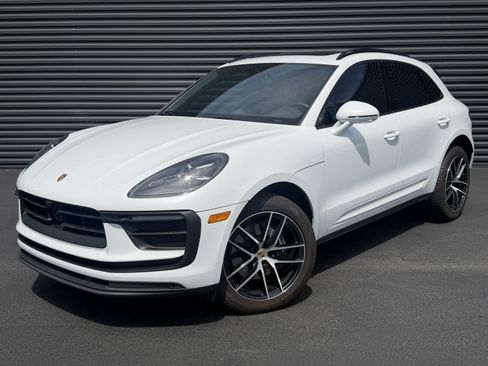 Certified 2024 Porsche Macan AWD/4WD image 1