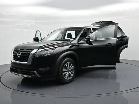 Used 2025 Nissan Pathfinder SL FWD image 25