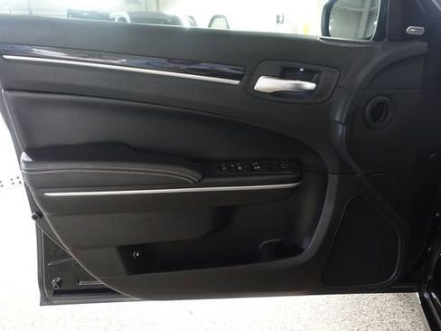 Used 2019 Chrysler 300 S w/ S Model Appearance Package image 9