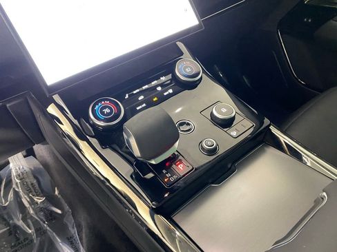 Used 2023 Land Rover Range Rover Sport SE AWD/4WD image 18