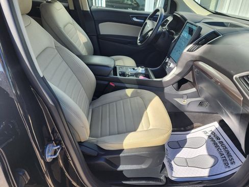 Used 2022 Ford Edge SE w/ Black Appearance Package image 14