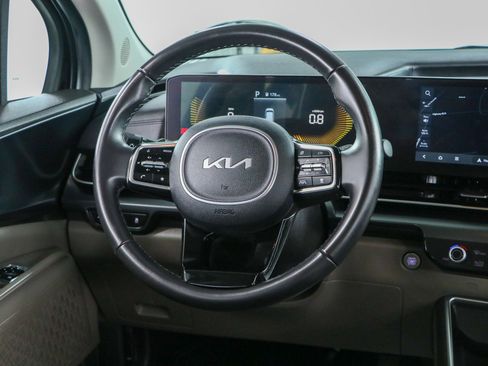 Used 2025 Kia Carnival FWD image 12