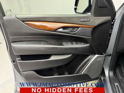 Used 2019 Cadillac Escalade ESV Luxury AWD/4WD image 13